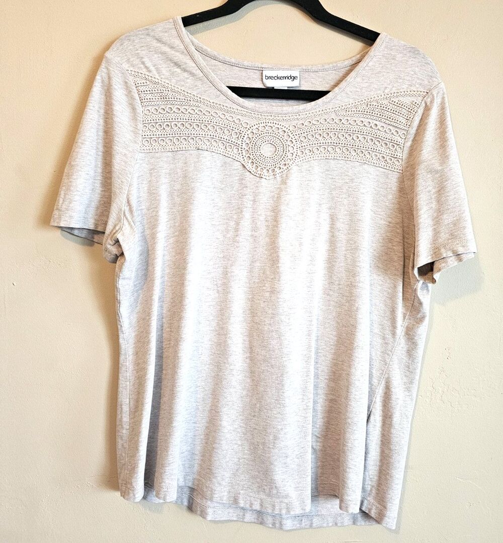 Breckenridge Short Sleeve Knit Top Sz M beige with lace embellishments